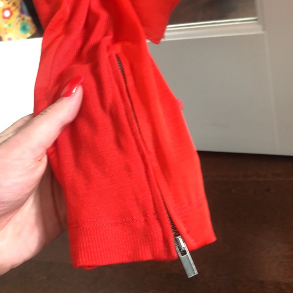 BCBG silky crop jacket - Picture 2 of 4